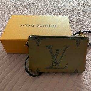 Louis Vuitton Double Zip Pochette